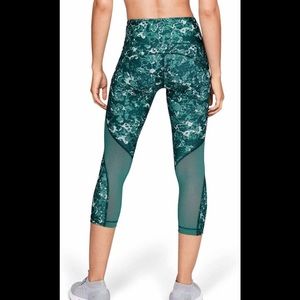 Under Armour Women's HeatGear Capri Leggings